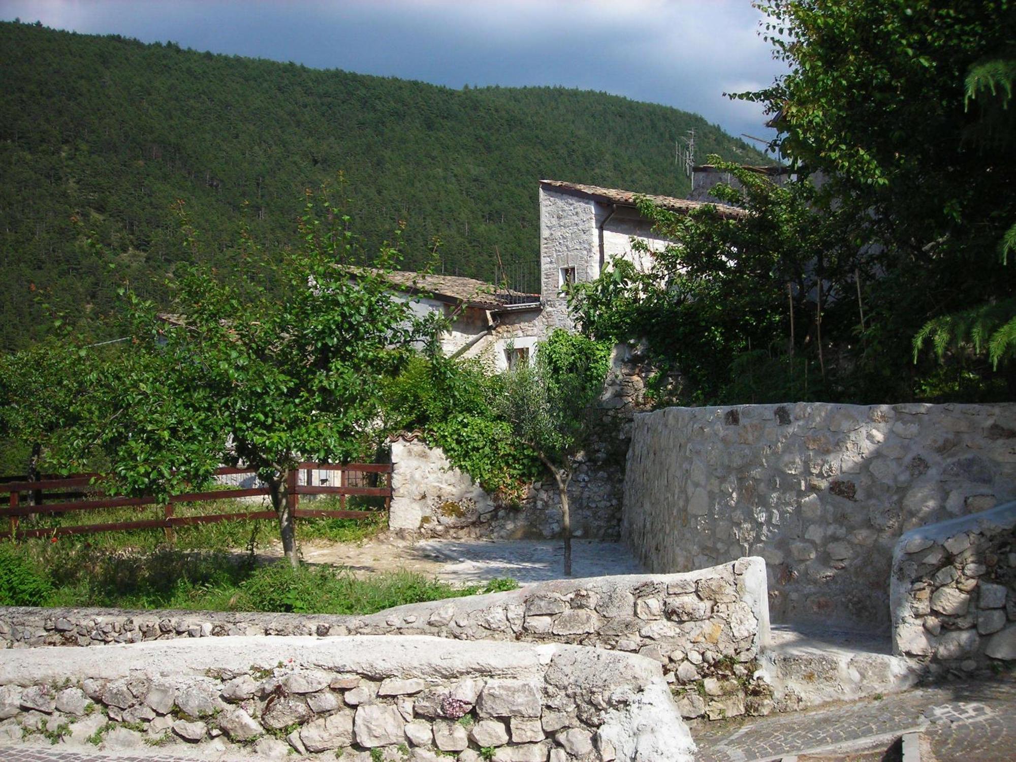 B&B Antonella Introdacqua Exterior photo